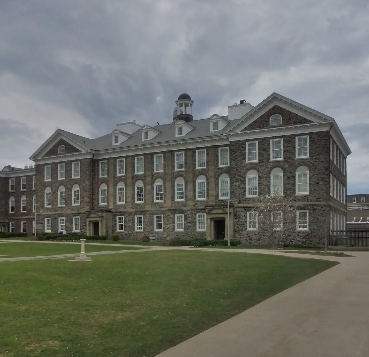 Dalhousie University: Dal Chemistry Building